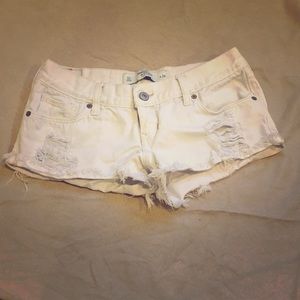 White Abercrombie & Fitch jean shorts